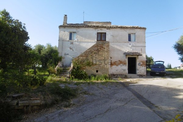 casa indipendente in vendita a Montegranaro in zona Santa Leandra