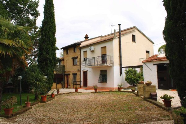 casa indipendente in vendita a Montegranaro