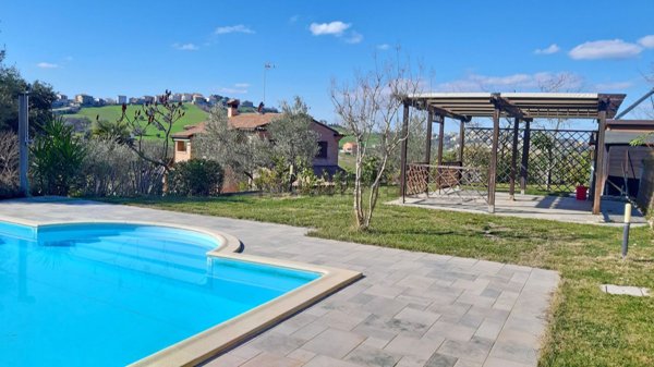 casa indipendente in vendita a Montegranaro