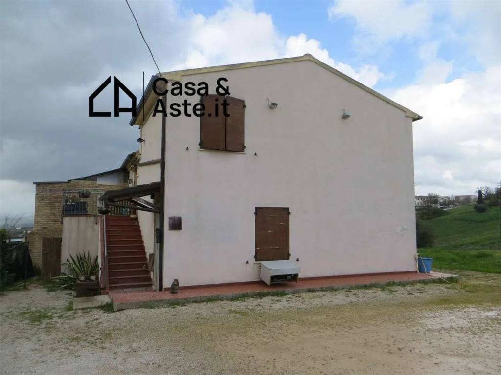 casa indipendente in vendita a Montegranaro in zona Santa Leandra