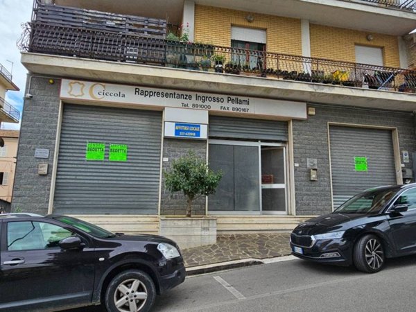 negozio in vendita a Montegranaro