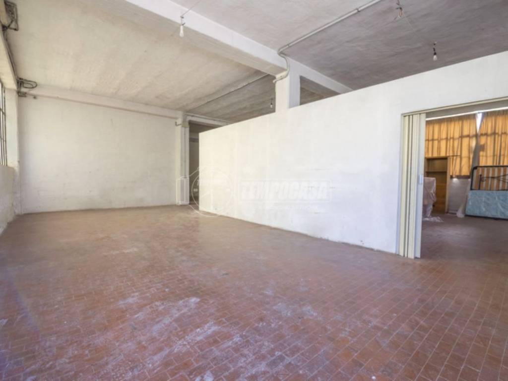 locale commerciale in vendita a Montegranaro