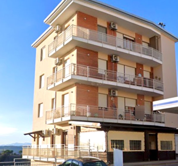 negozio in vendita a Montegranaro