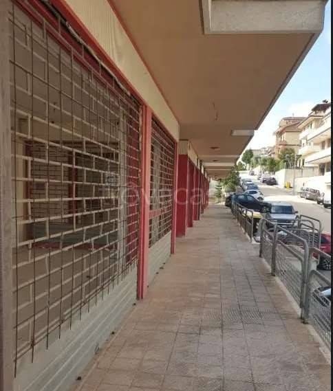 negozio in vendita a Montegranaro