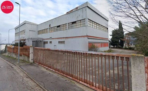 locale commerciale in vendita a Montegranaro