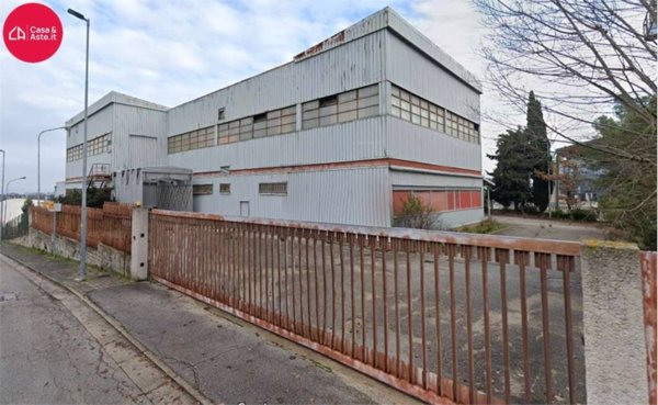 locale commerciale in vendita a Montegranaro