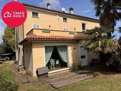 casa indipendente in vendita a Montegranaro