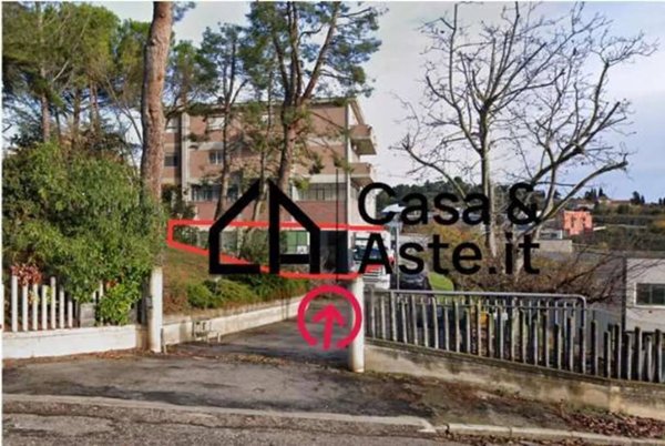 locale commerciale in vendita a Montegranaro