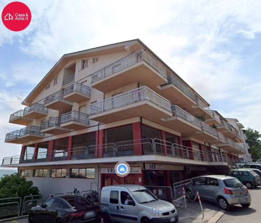 negozio in vendita a Montegranaro