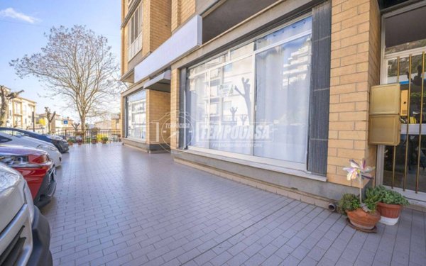 negozio in vendita a Montegranaro