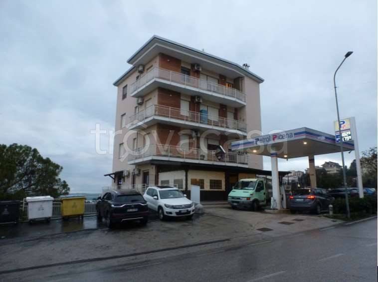 negozio in vendita a Montegranaro