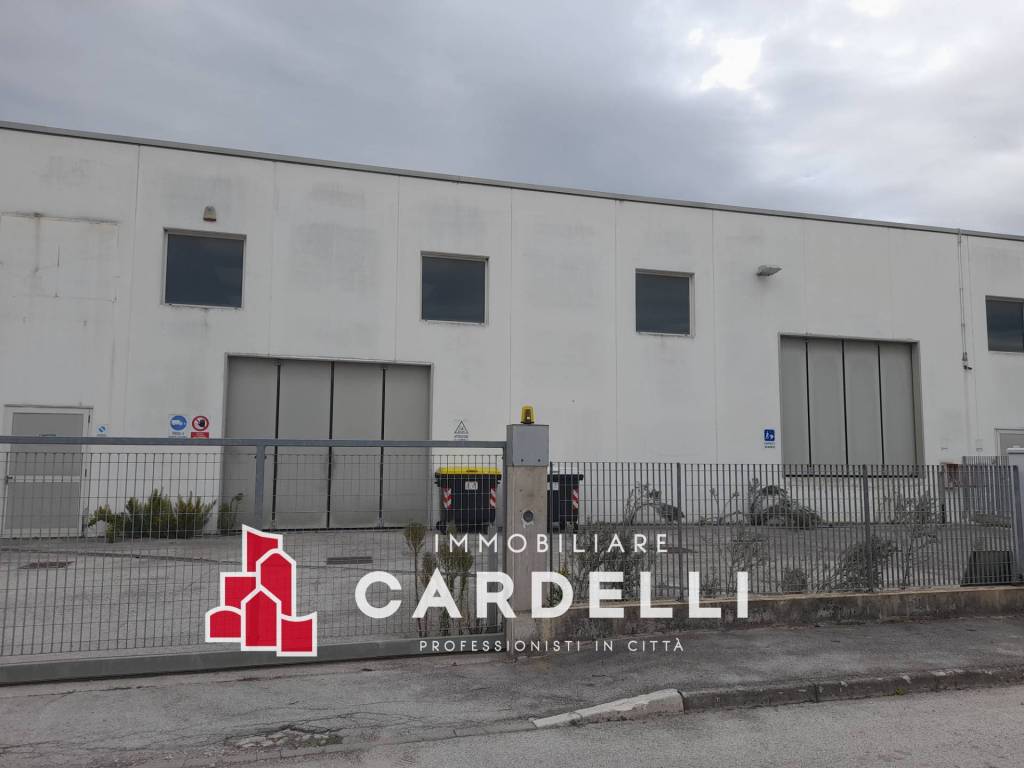 locale commerciale in vendita a Montegranaro
