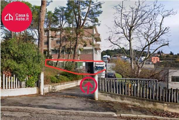 locale commerciale in vendita a Montegranaro