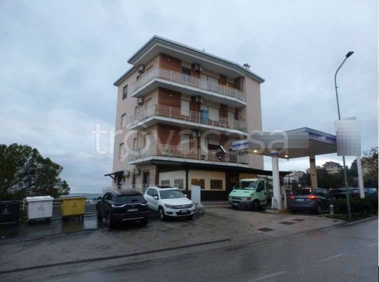 negozio in vendita a Montegranaro