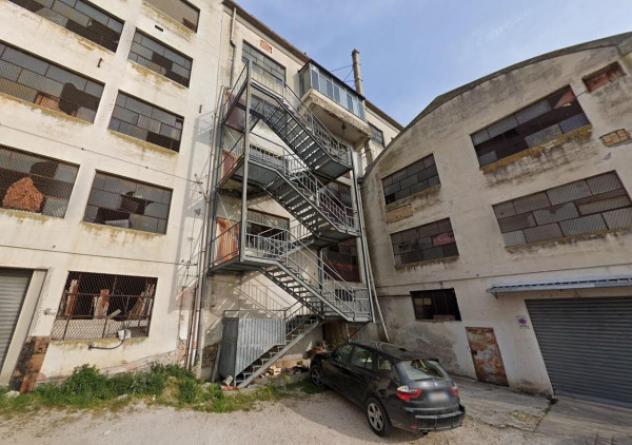 locale commerciale in vendita a Montegranaro
