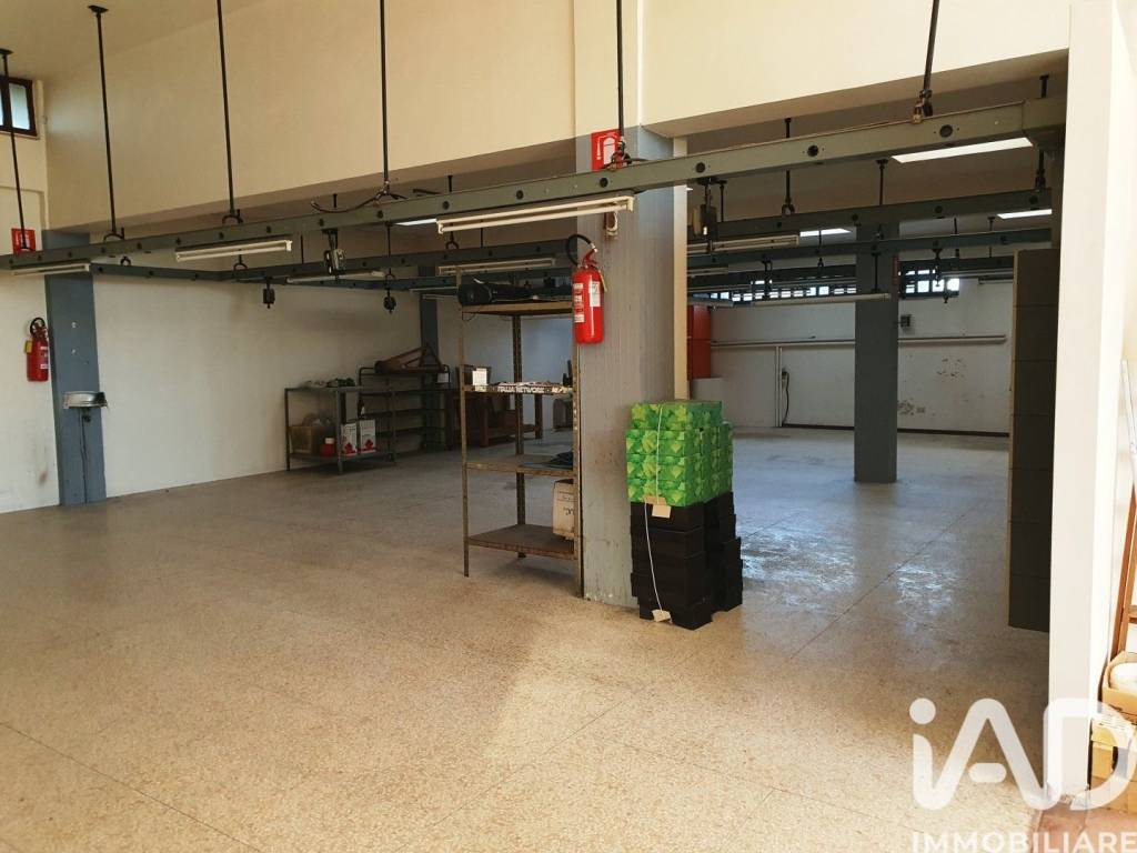 negozio in vendita a Montegranaro in zona Roccolo
