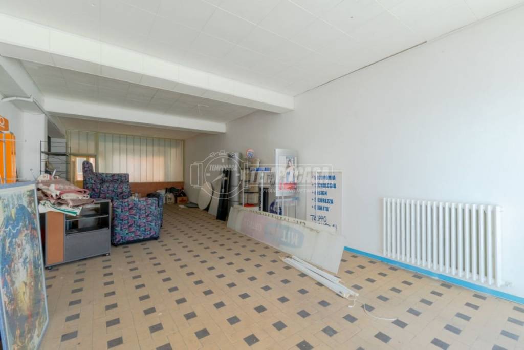 negozio in vendita a Montegranaro in zona Roccolo