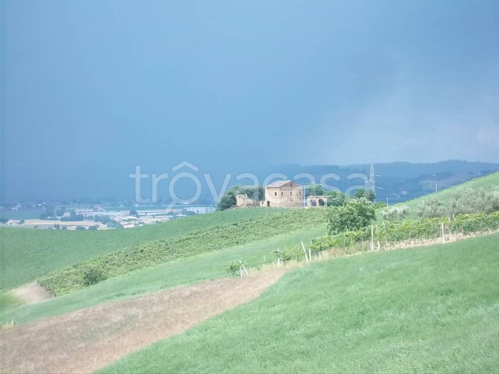 casa indipendente in vendita a Montegranaro