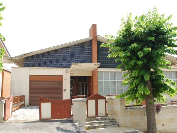 casa indipendente in vendita a Montegranaro