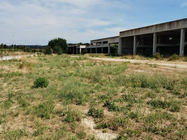 intera palazzina in vendita a Montegranaro in zona Villa Luciani