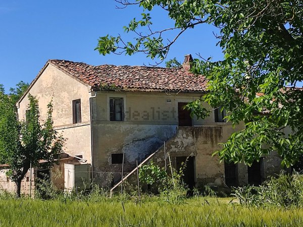 casale in vendita a Montegranaro in zona Santa Leandra