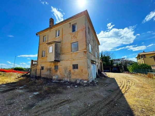 casa indipendente in vendita a Montegranaro