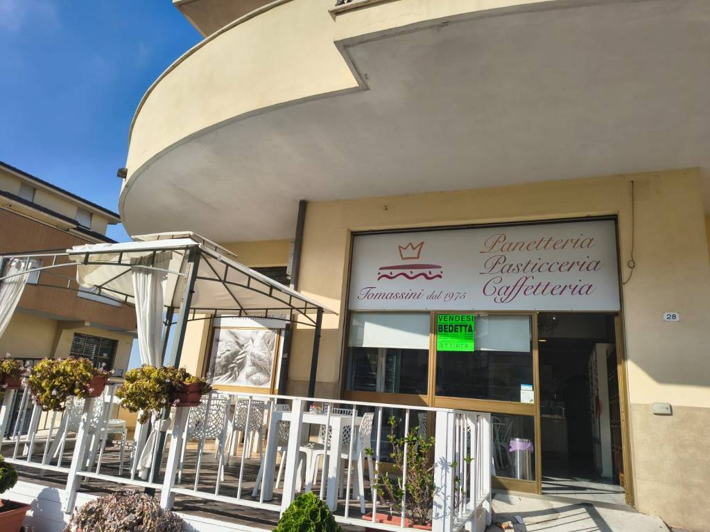 negozio in vendita a Montegranaro