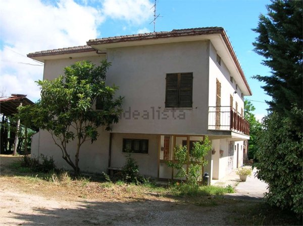 pentavano in vendita a Monteleone di Fermo