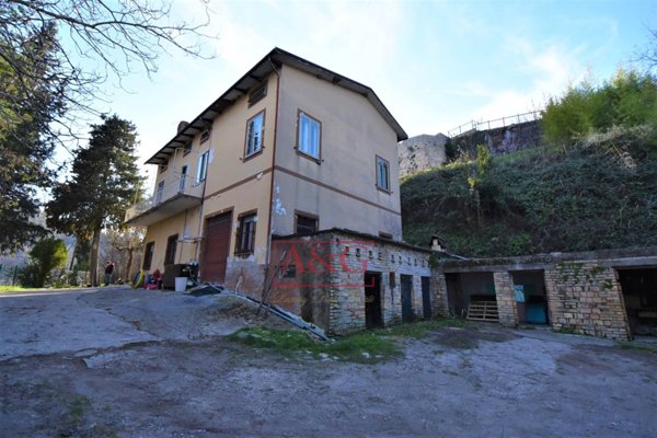 casa indipendente in vendita a Montelparo