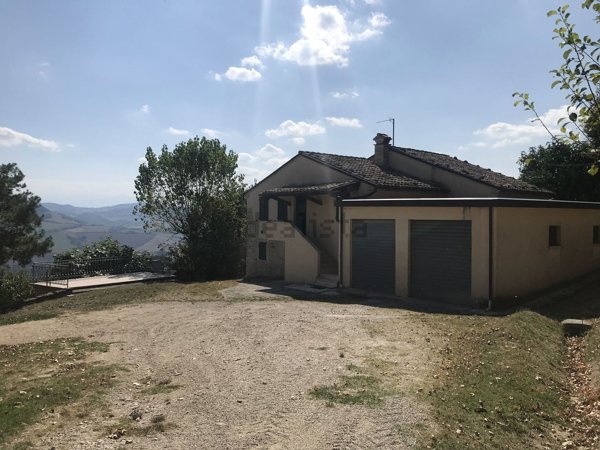 casa indipendente in vendita a Montelparo