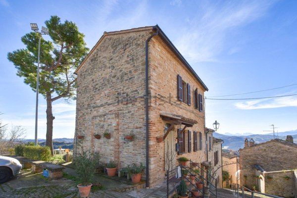 casa indipendente in vendita a Montelparo