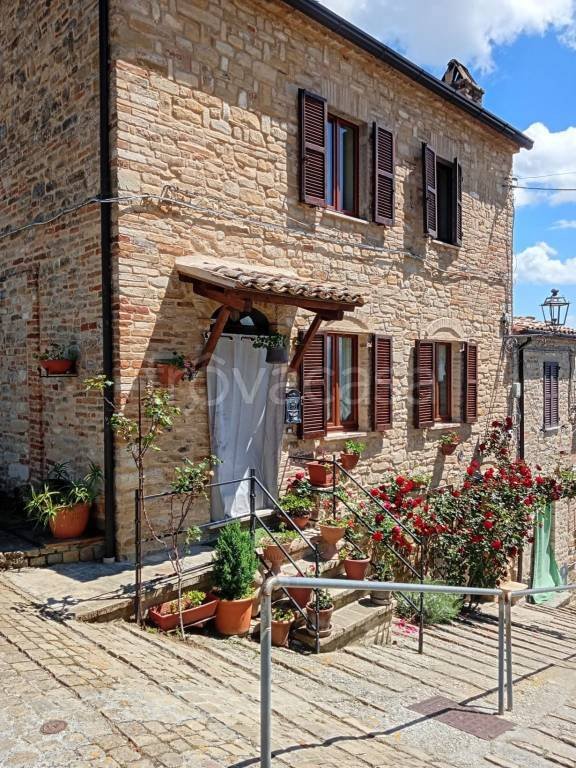 casa indipendente in vendita a Montelparo