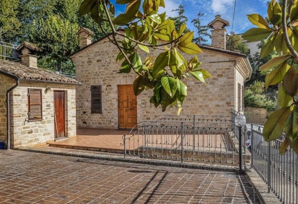 casa indipendente in vendita a Montelparo