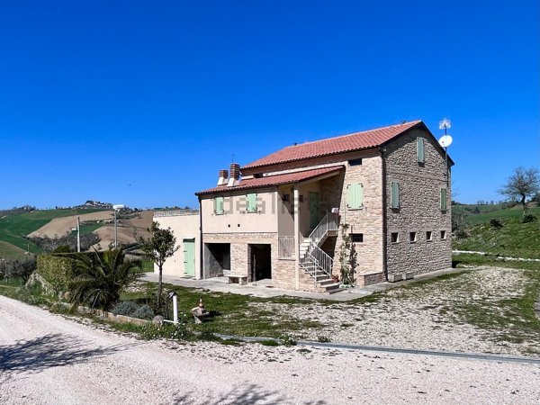 casa indipendente in vendita a Montelparo