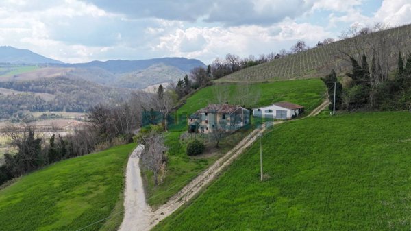 casale in vendita a Montelparo