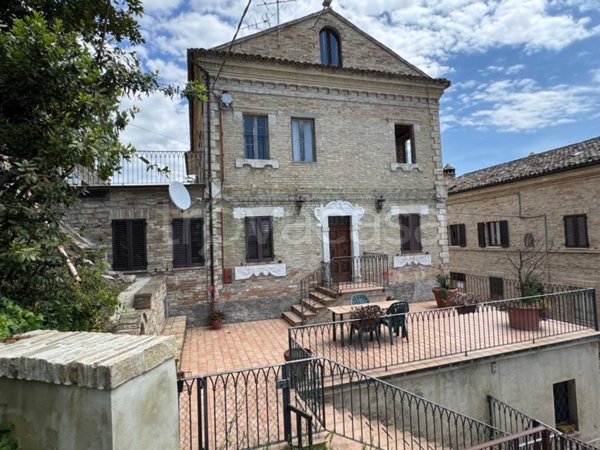 casa indipendente in vendita a Montelparo