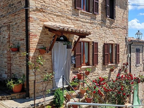casa indipendente in vendita a Montelparo