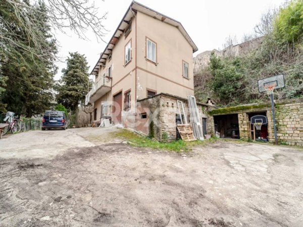 casa indipendente in vendita a Montelparo