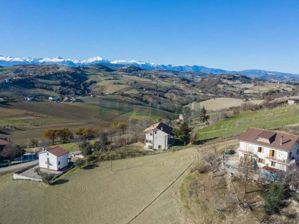 casa indipendente in vendita a Monte Rinaldo