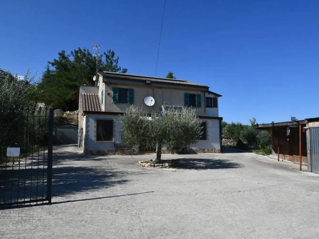 casa indipendente in vendita a Monte Rinaldo