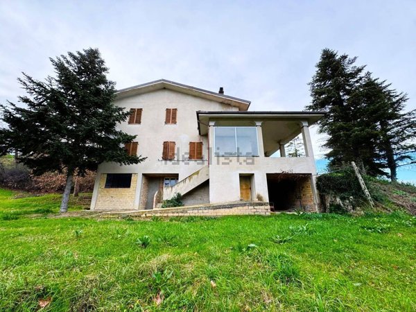 casa indipendente in vendita a Monte Rinaldo
