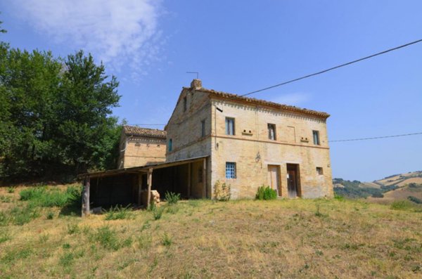 casa indipendente in vendita a Monterubbiano