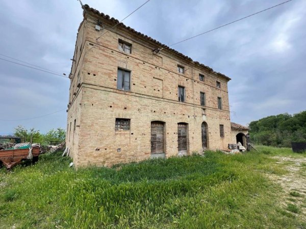 casa indipendente in vendita a Monterubbiano