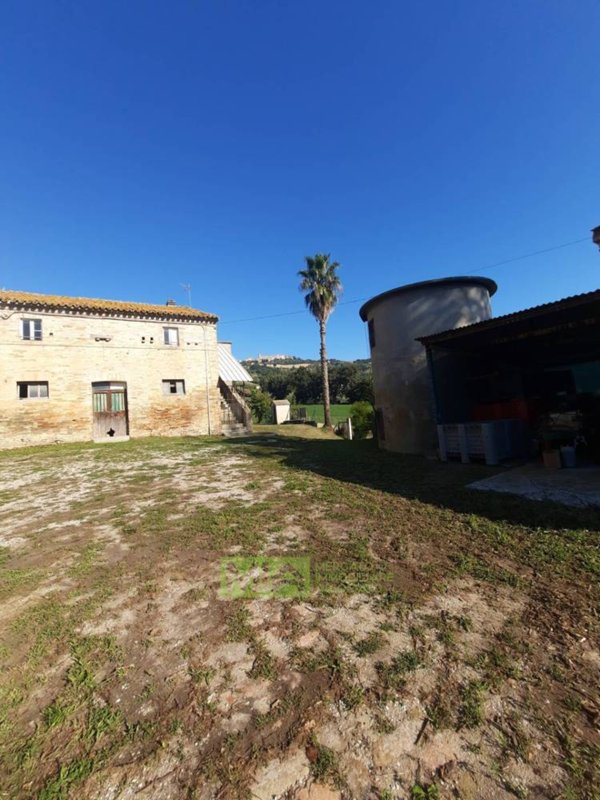 casa indipendente in vendita a Monterubbiano in zona Rubbianello