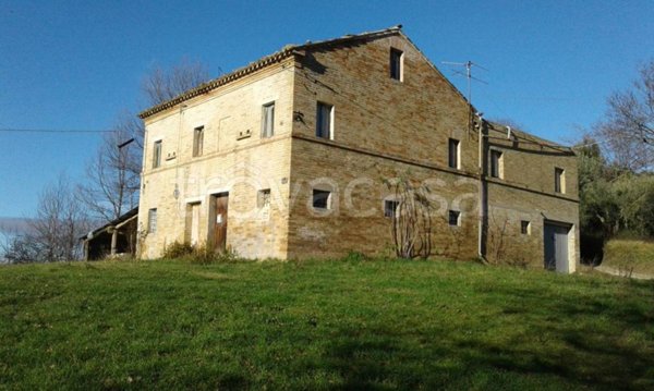 casa indipendente in vendita a Monterubbiano