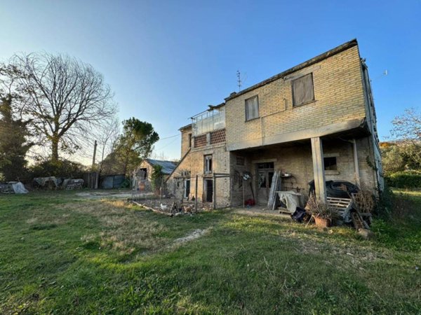 casa indipendente in vendita a Monterubbiano in zona Rubbianello