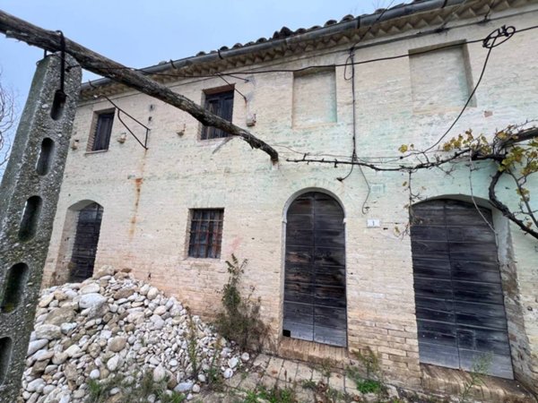 casa indipendente in vendita a Monterubbiano