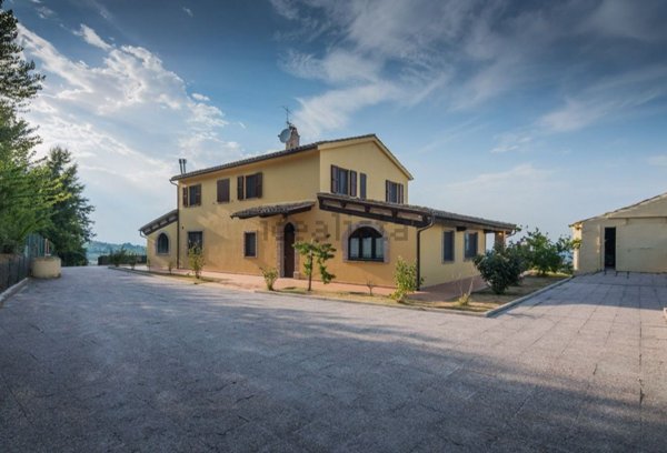 casa indipendente in vendita a Monterubbiano