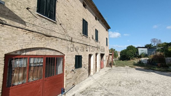 casa indipendente in vendita a Monterubbiano