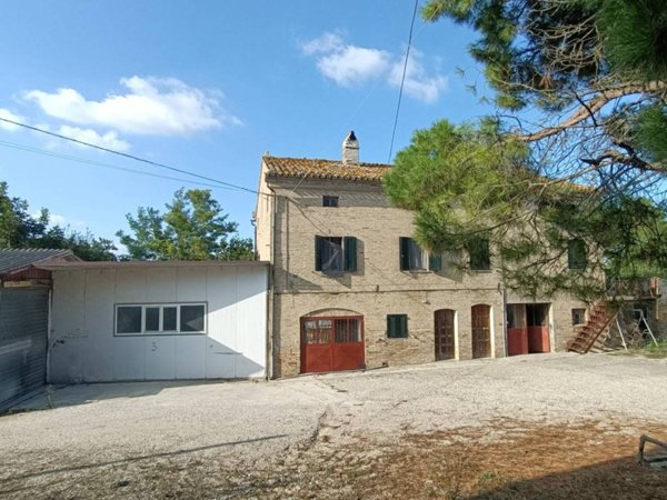 casa indipendente in vendita a Monterubbiano